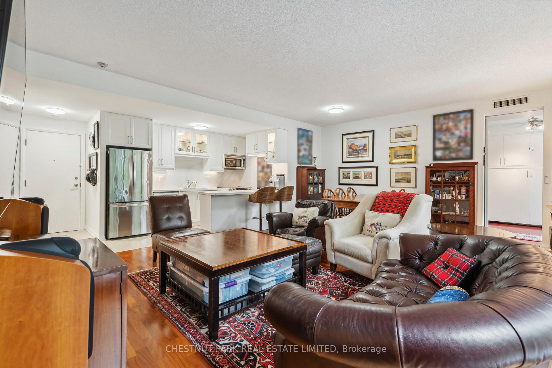 3 Bedrooms Condo at 11 Soho, Toronto For sale
