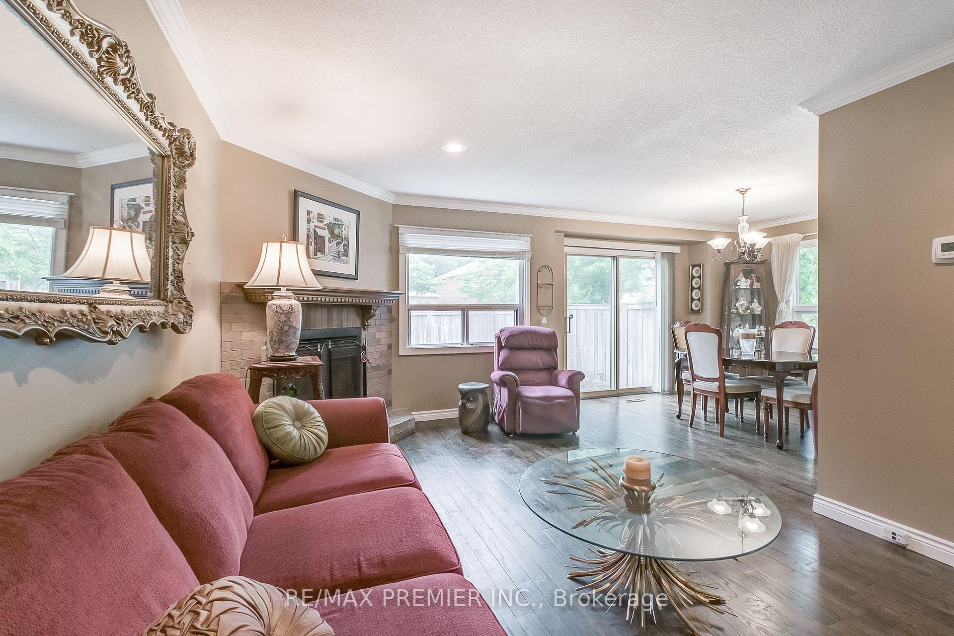 4 Bedrooms Condo at 3600 Colonial, Mississauga For sale