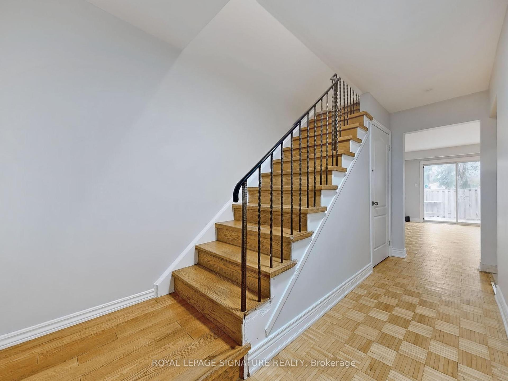 4 Bedrooms Condo at 400 Mississauga Valley,  Mississauga For sale