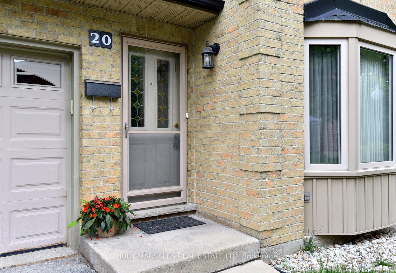 3 Bedrooms Condo at 644 Upper Paradise, Hamilton For sale