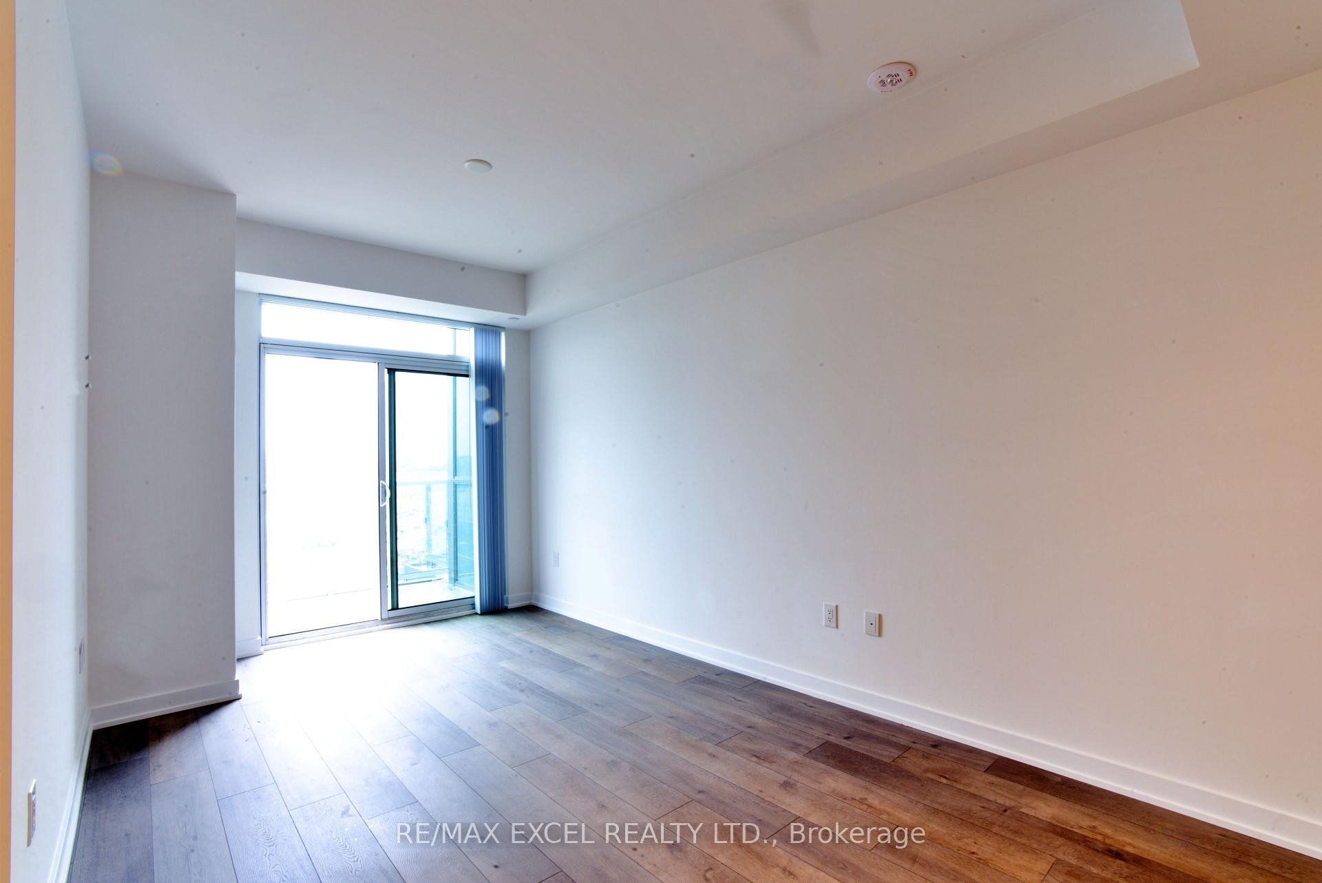 1 Bedroom Condo at 38 Honeycrisp, Vaughan For sale