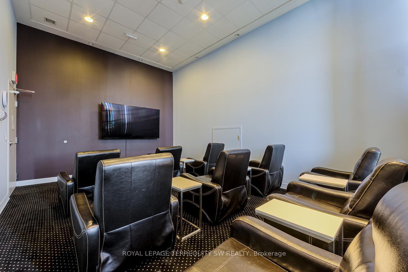 2 Bedrooms Condo at 618 A Fleet, Toronto For sale