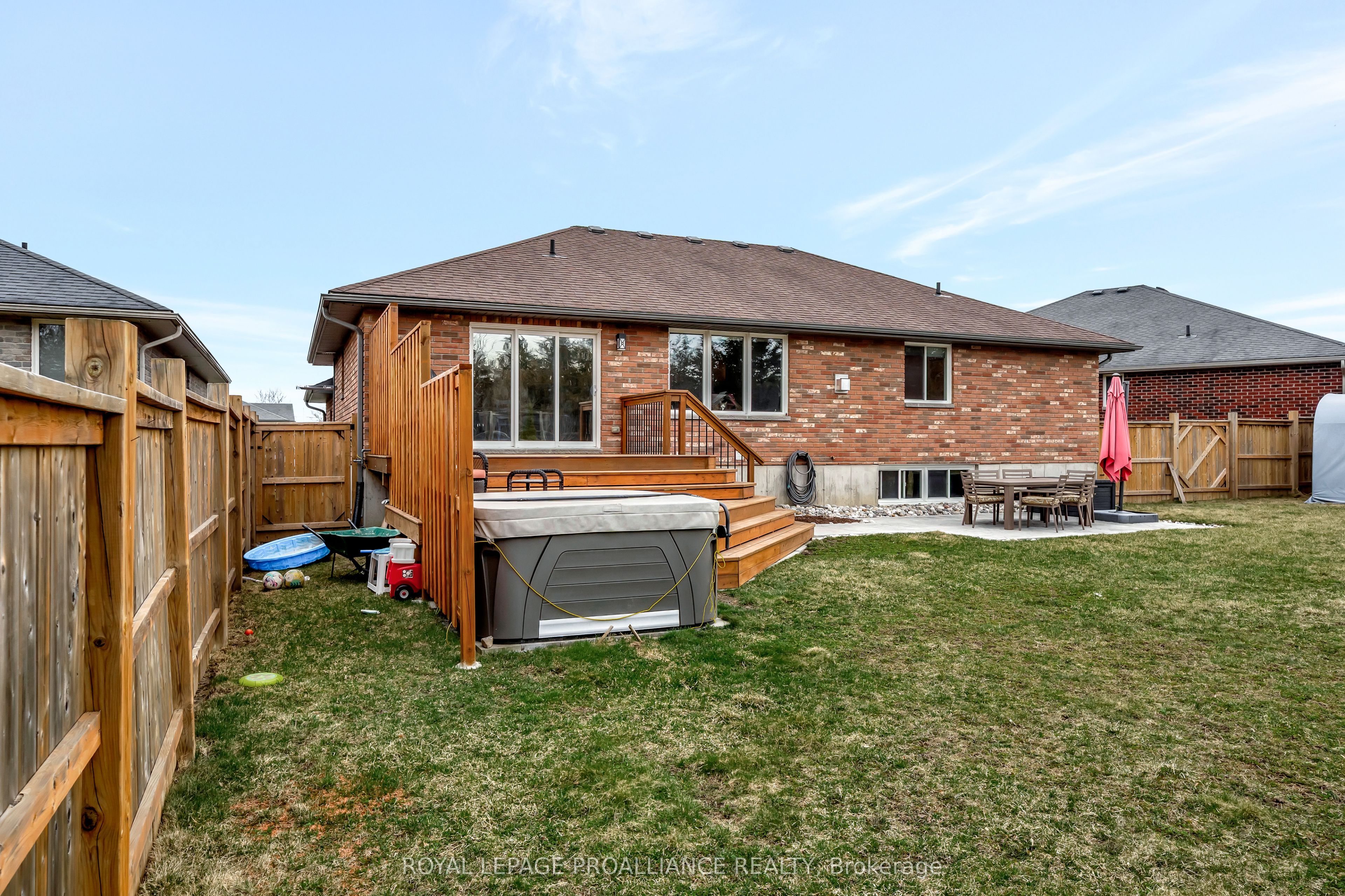 19 Freedom Crescent, Quinte West, ON K8V 0C1