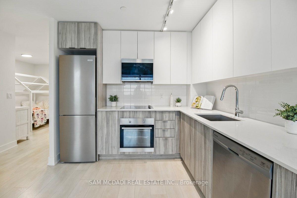 2 Bedrooms Condo at 2489 Taunton, Oakville For sale