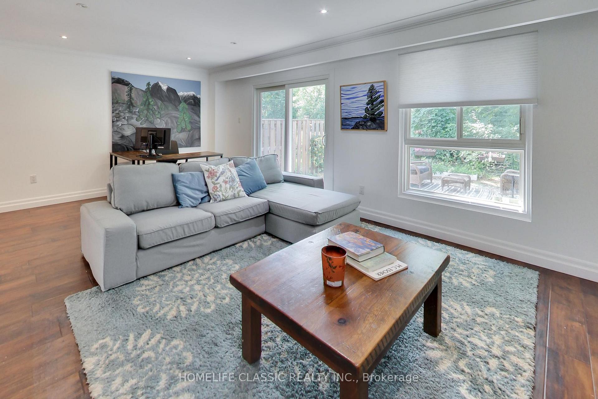 4 Bedrooms Condo at 108 Wild Briarway, Toronto For sale