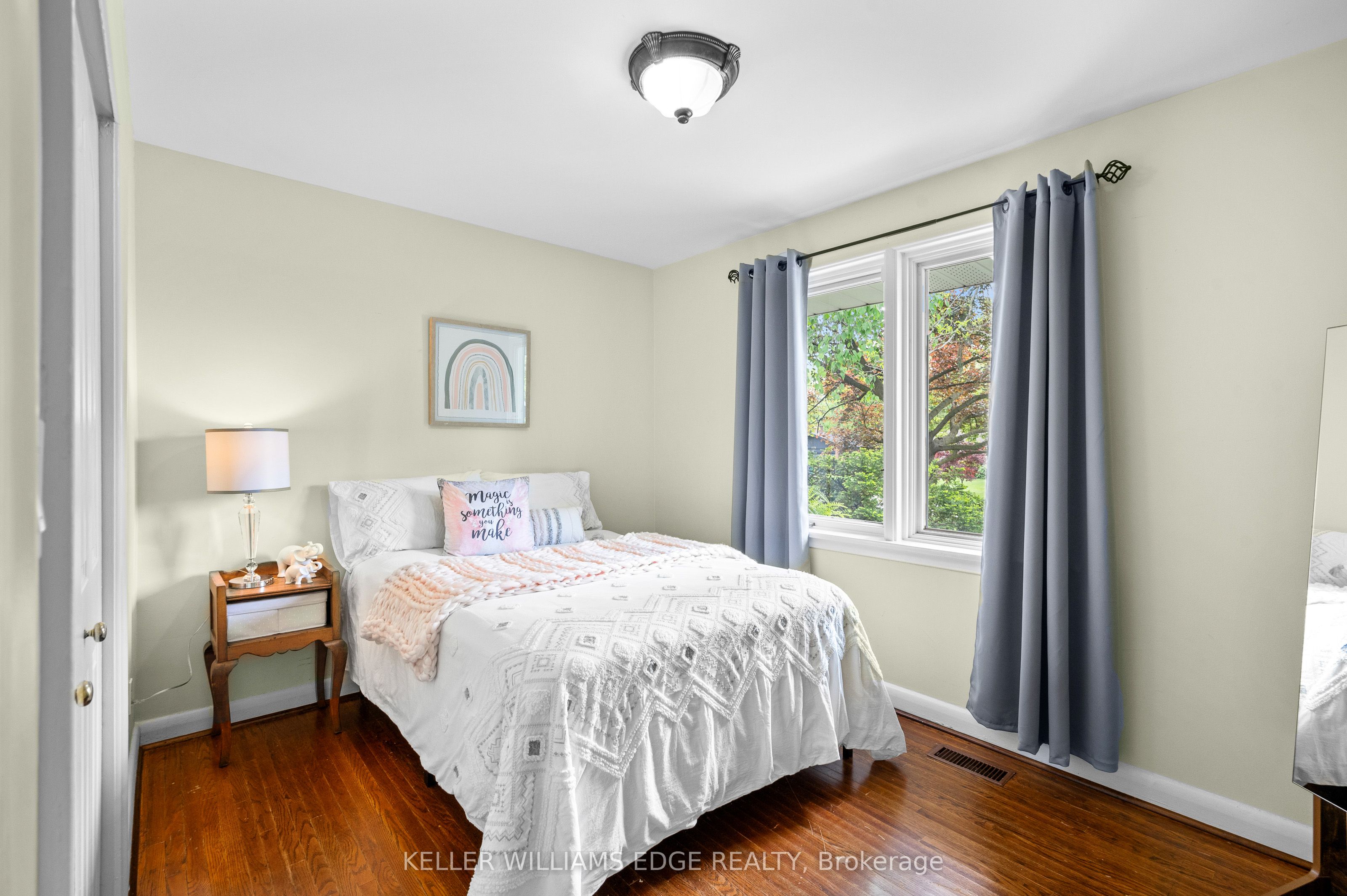 1589 Crediton Parkway