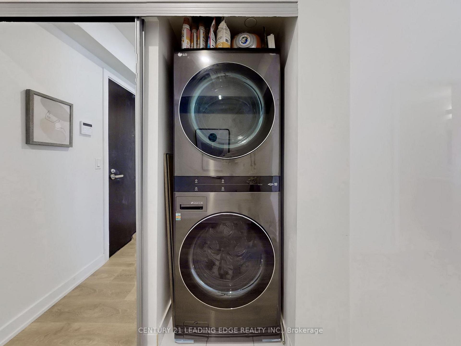 3 Bedrooms Condo at 501 Yonge, Toronto For sale