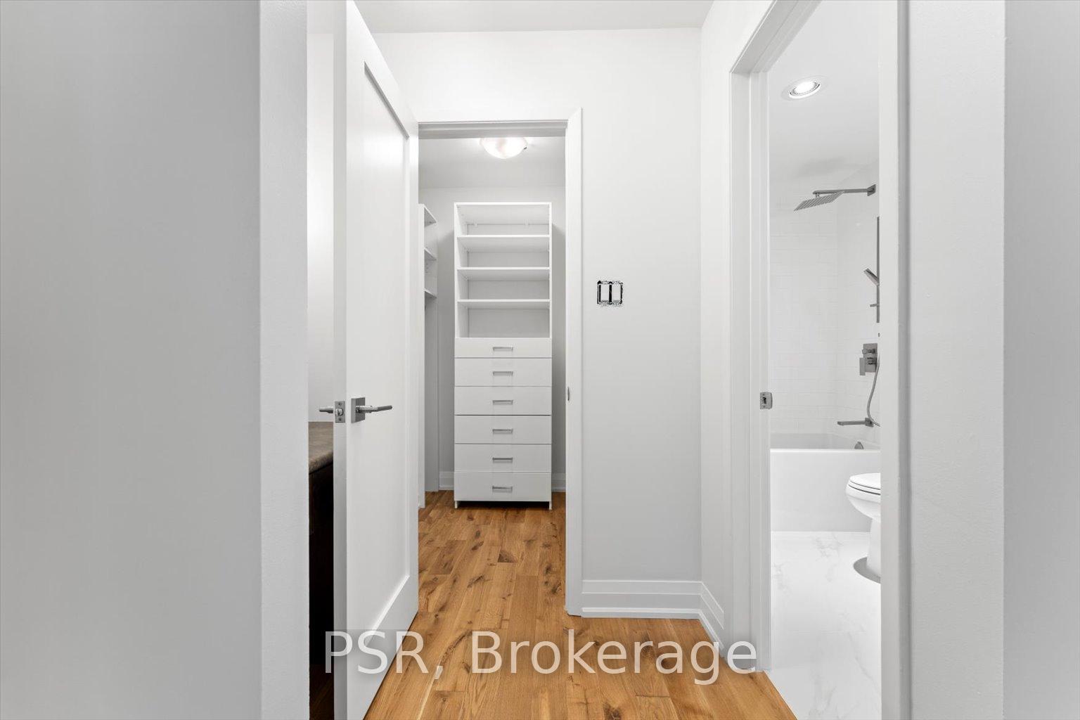 4 Bedrooms Condo at 42 Crimson Millway, Toronto For sale