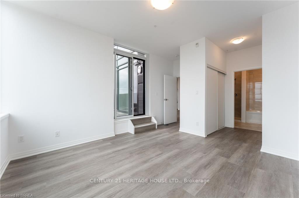 3 Bedrooms Condo at 5 Hamilton, Hamilton For sale