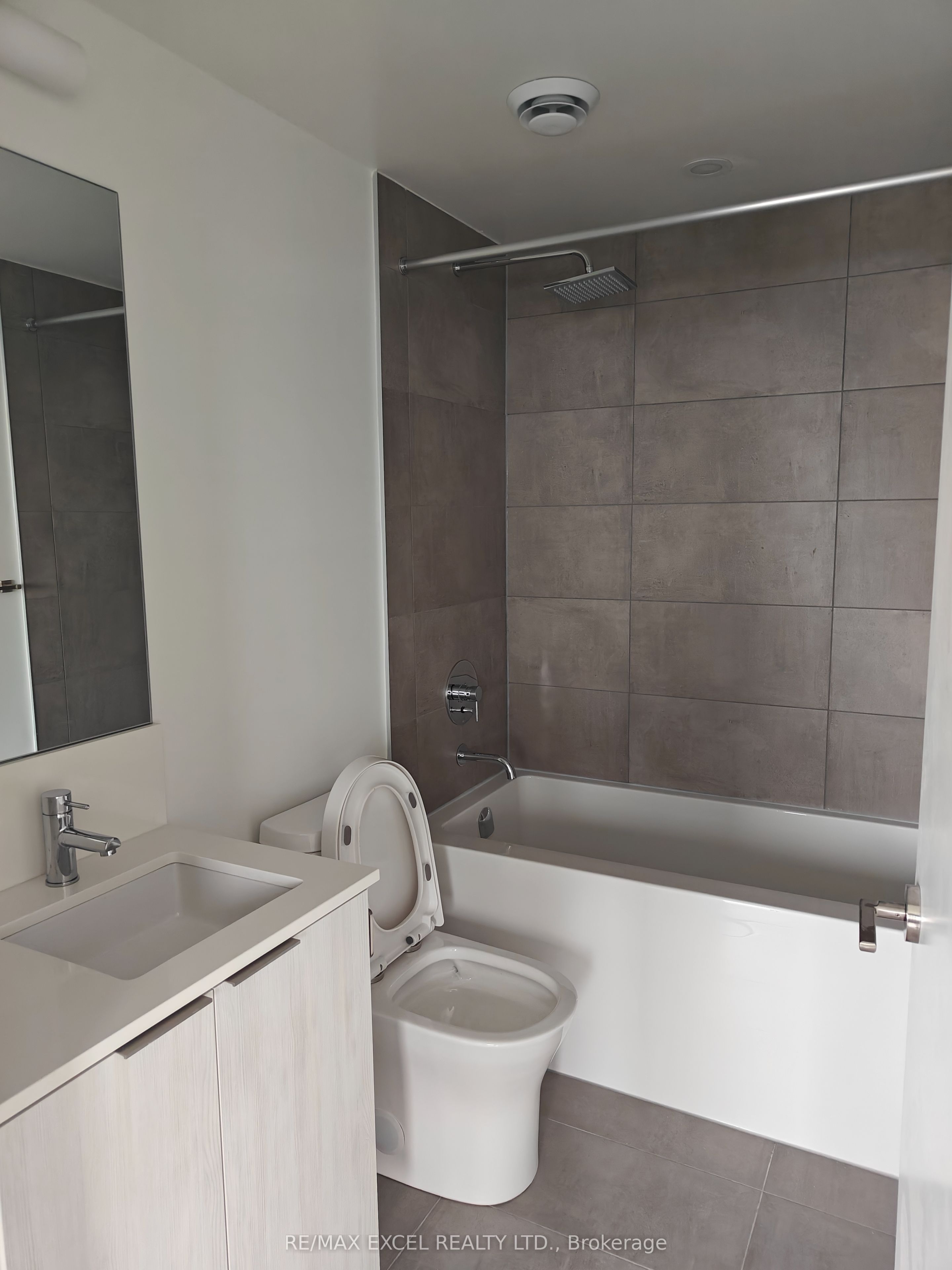 8 Wellesley Street W, #3711