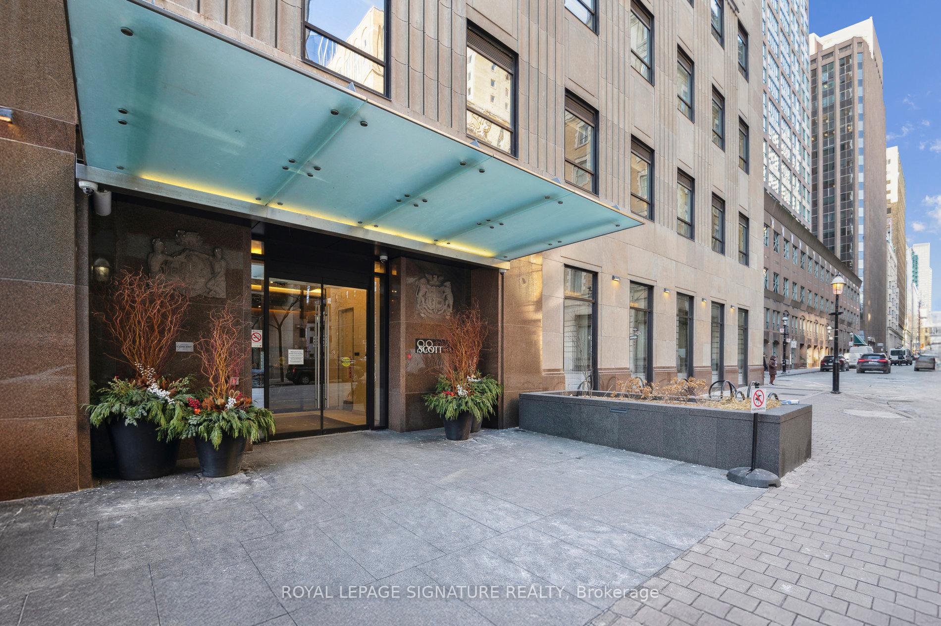 2 Bedrooms Condo at 88 Scott, Toronto For sale