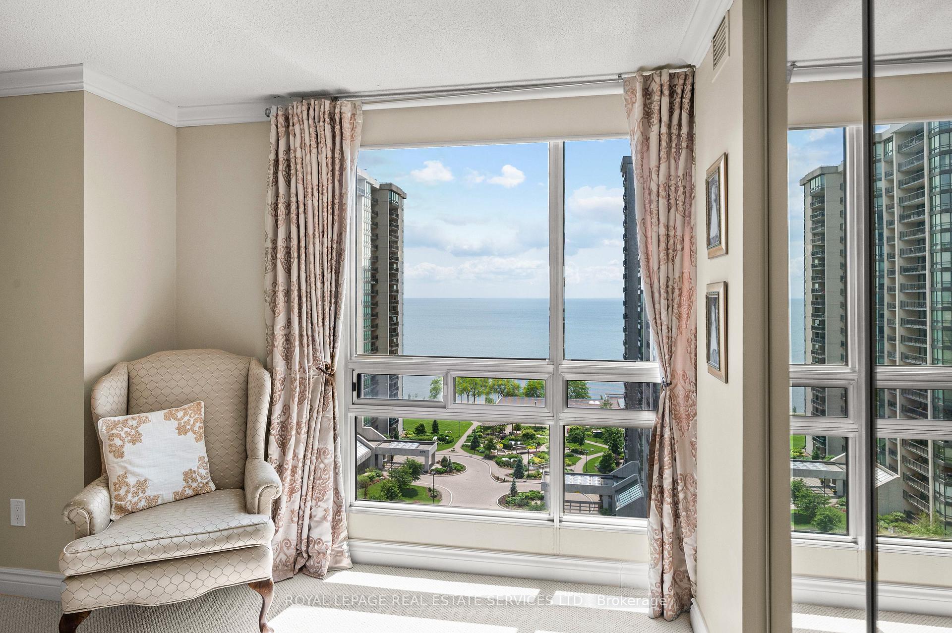 2 Bedrooms Condo at 2185 Marine, Oakville For sale