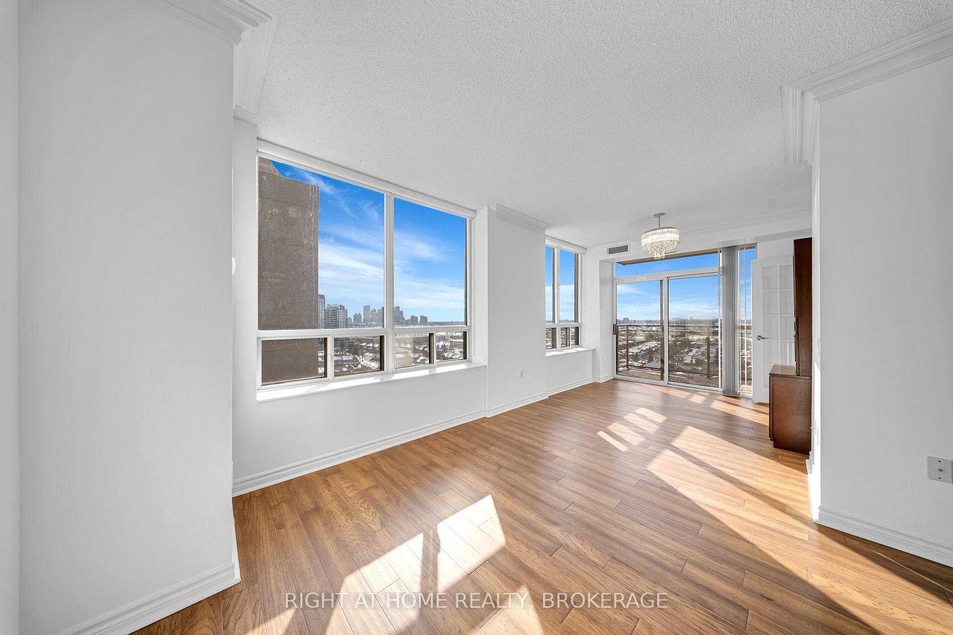 2 Bedrooms Condo at 55 STRATHAVEN, Mississauga For sale