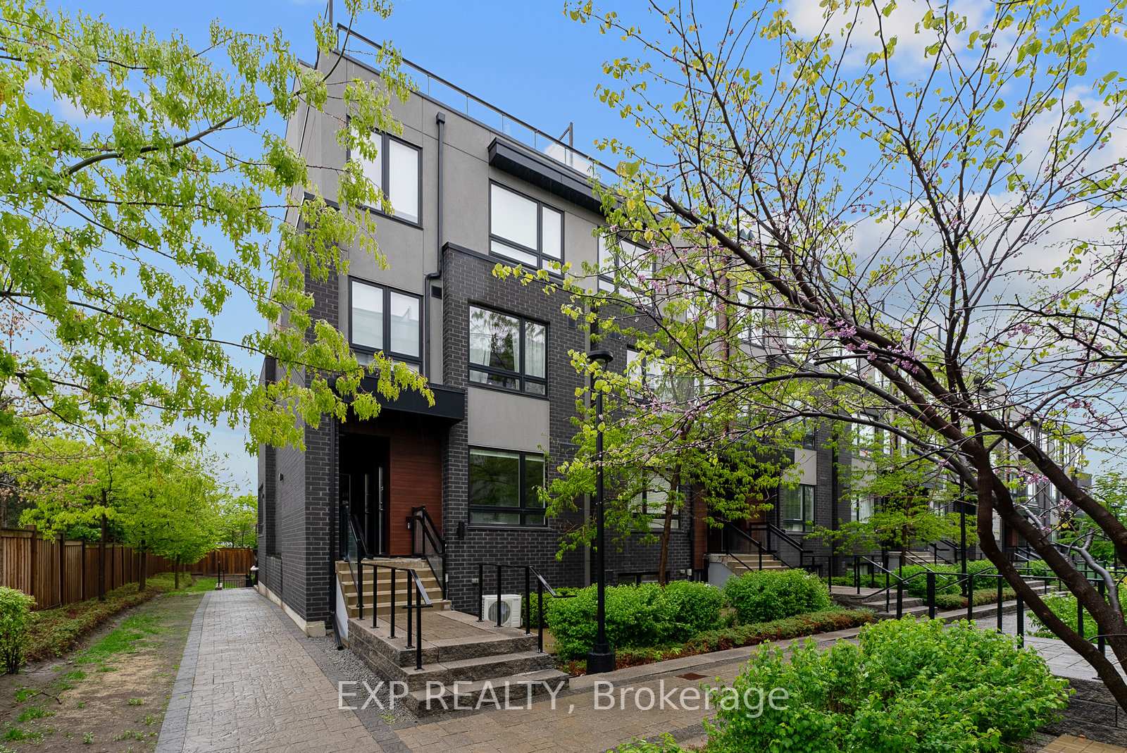2 Bedrooms Condo at 1100 Briar Hill, Toronto For sale
