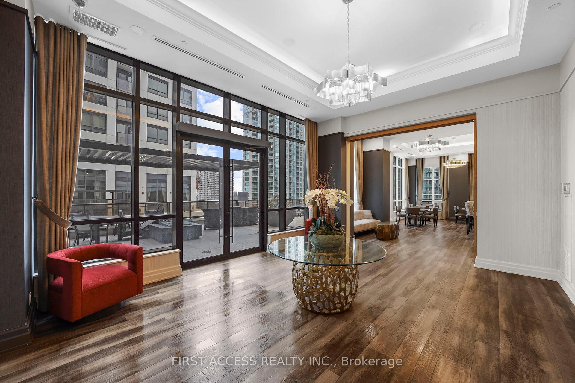 1 Bedroom Condo at 36 ELM,  Mississauga For sale