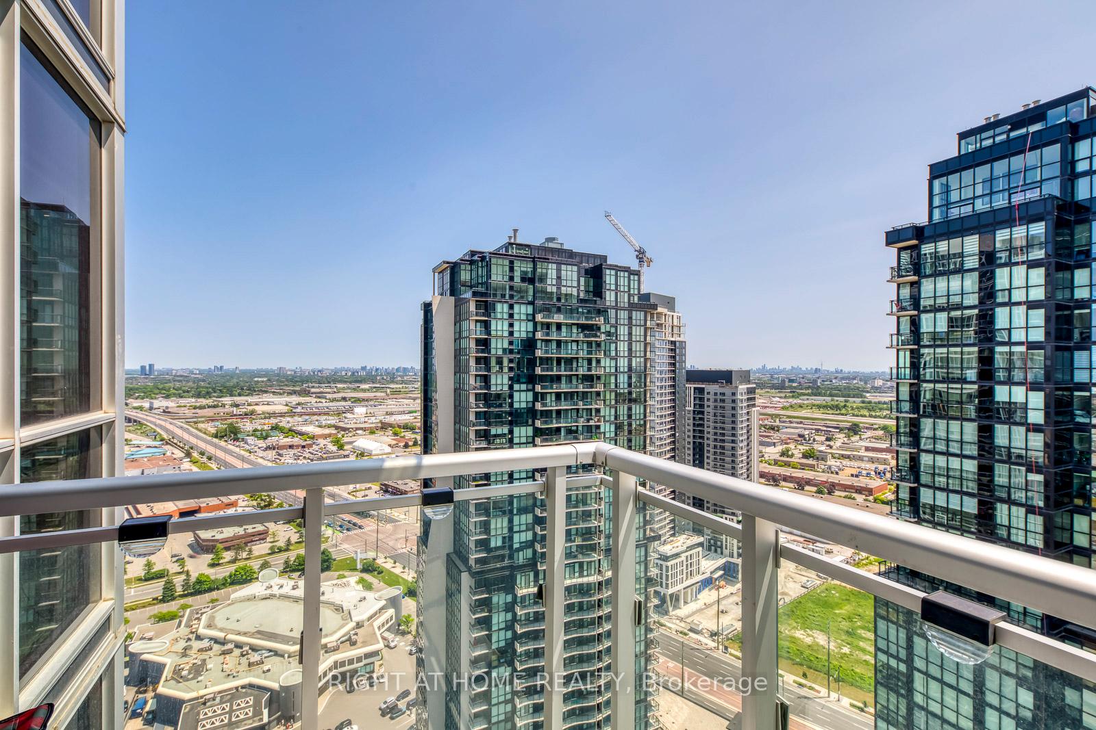 2 Bedrooms Condo at 2916 Highway 7, Vaughan For sale