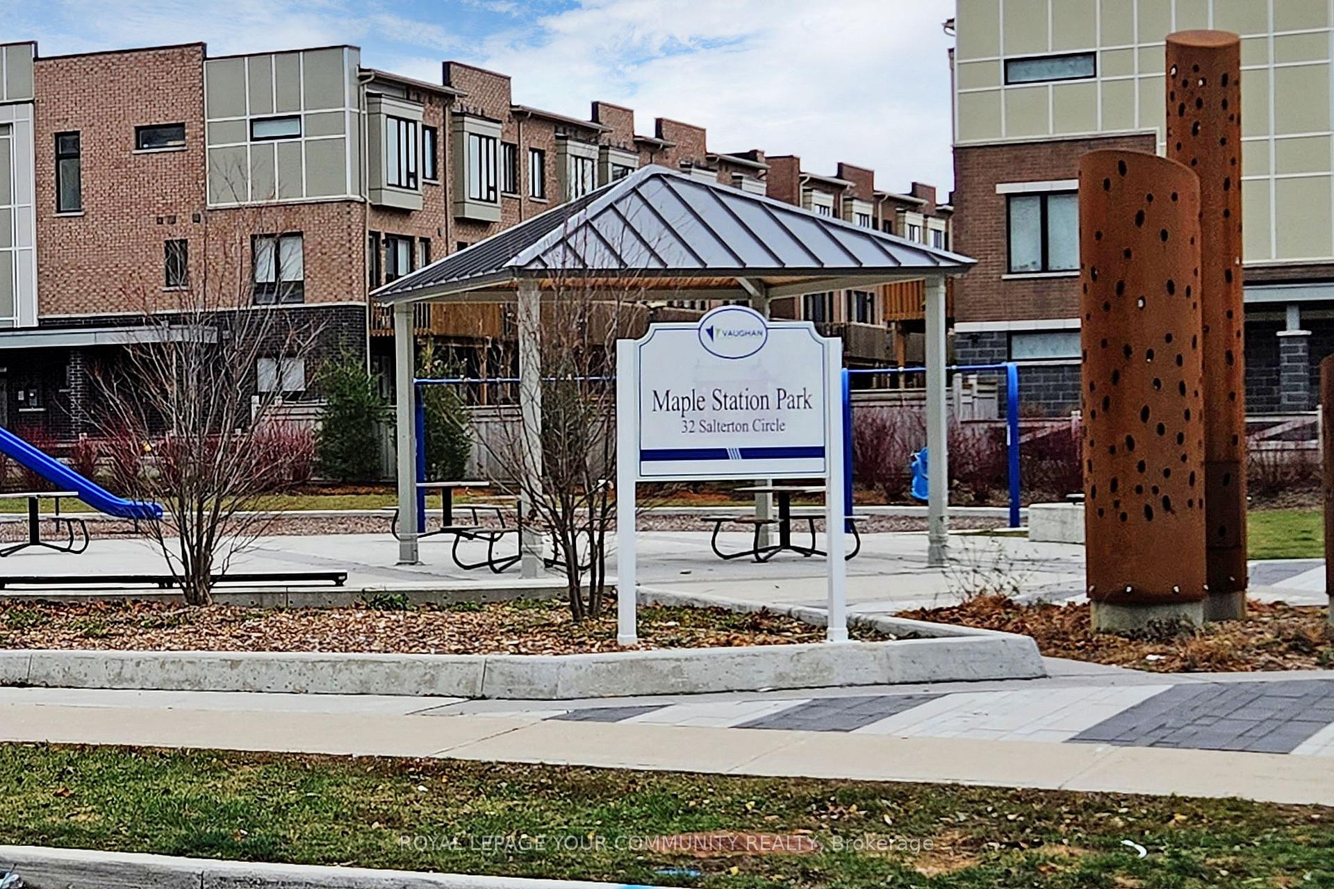 2 Bedrooms Co-op at 100 Eagle Rock, Vaughan For sale