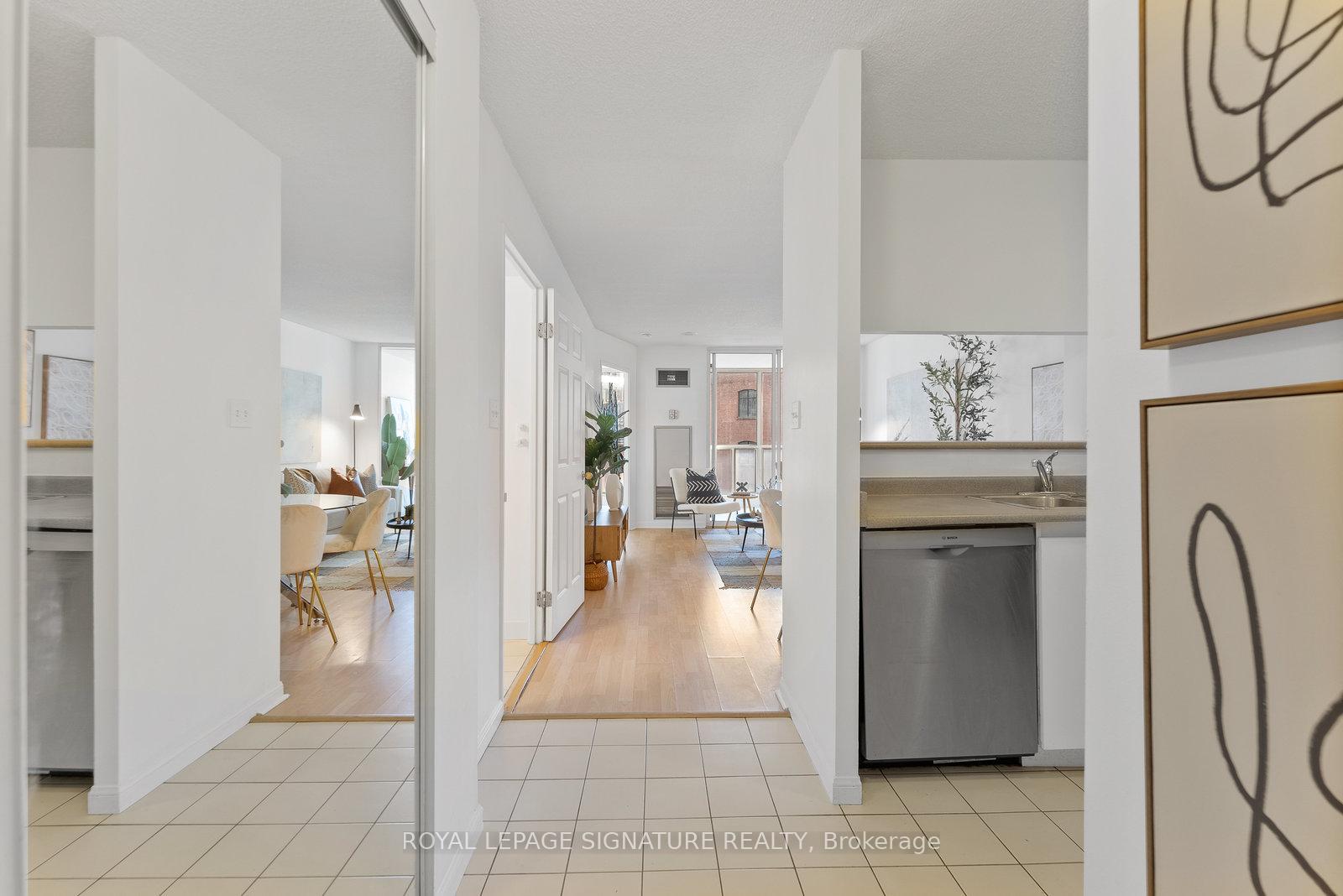 2 Bedrooms Condo at 24 Wellesley, Toronto For sale