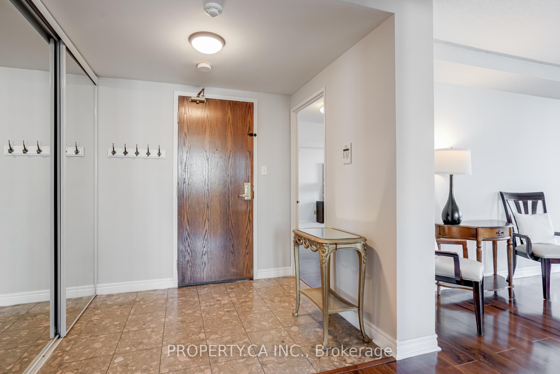 3 Bedrooms Condo at 156 Enfield, Mississauga For sale