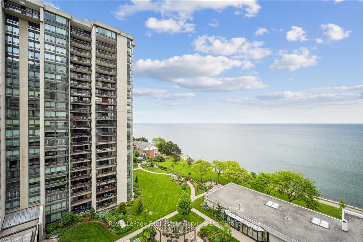 2 Bedrooms Condo at 2180 Marine, Oakville For sale