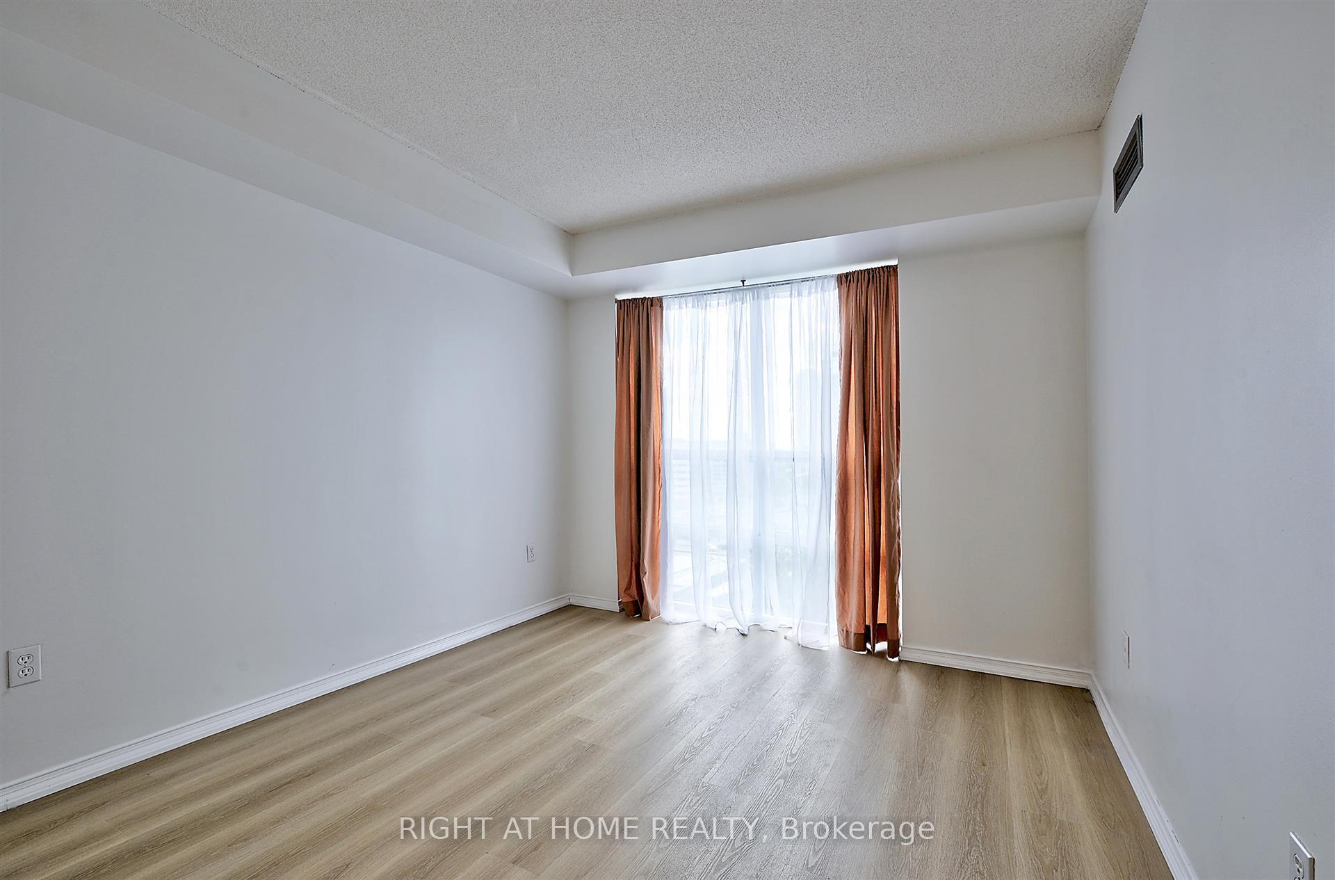 2 Bedrooms Condo at 1 Pemberton, Toronto For sale