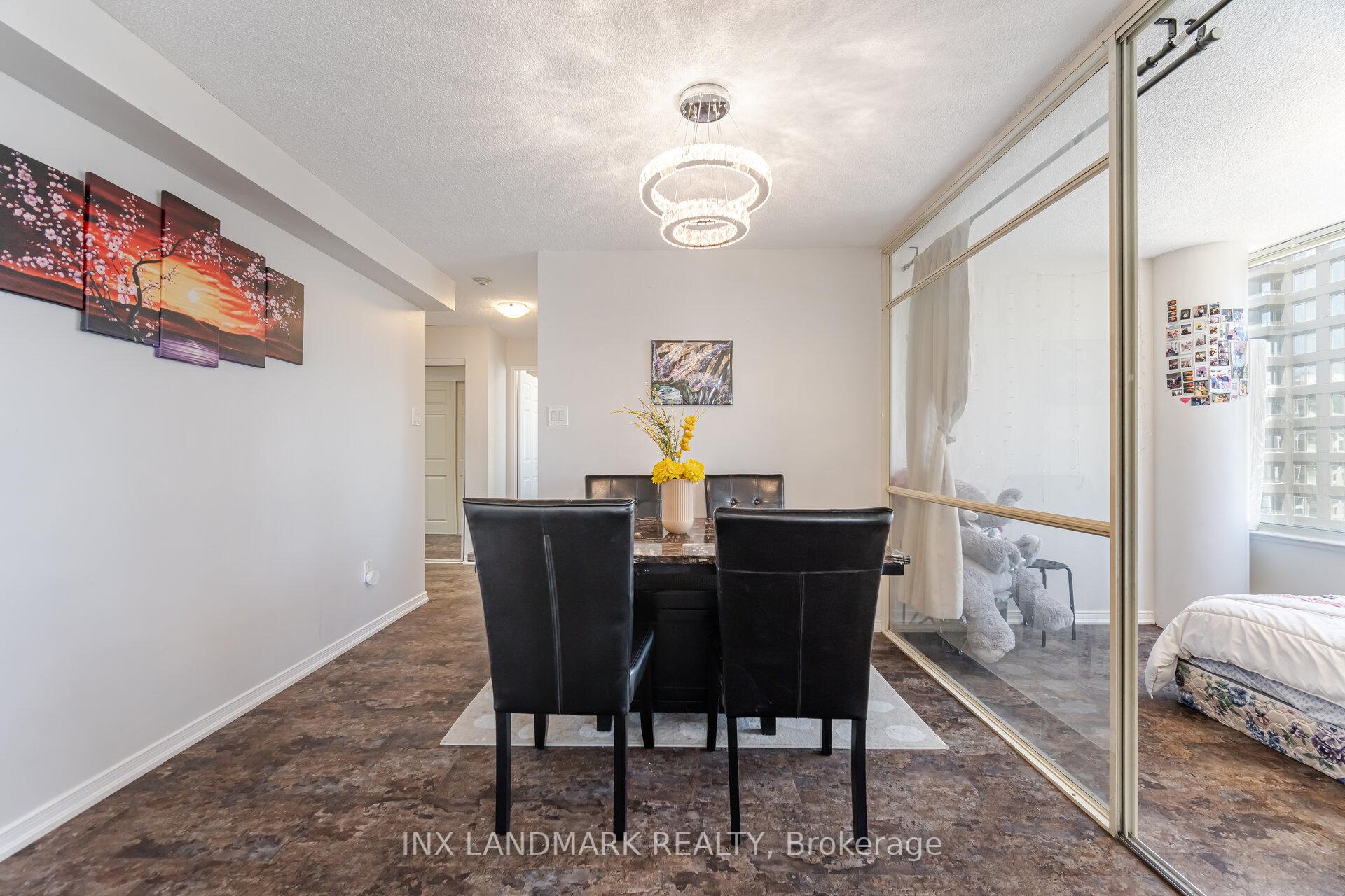 3 Bedrooms Condo at 330 Rathburn, Mississauga For sale