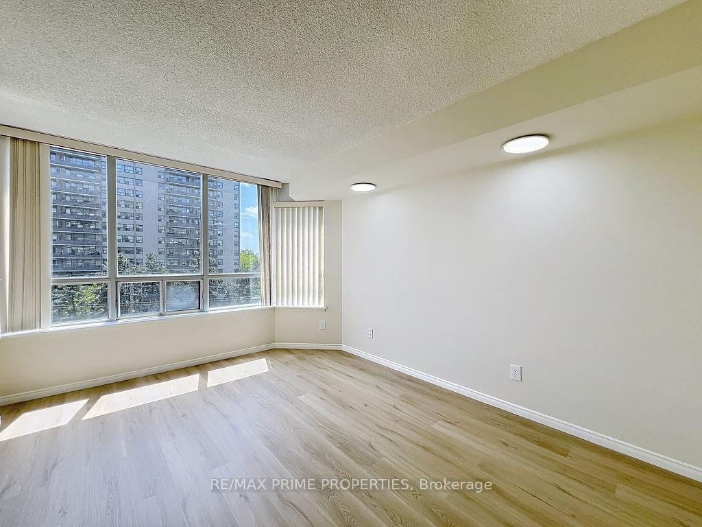 2 Bedrooms Condo at 91 Townsgate, Vaughan For sale