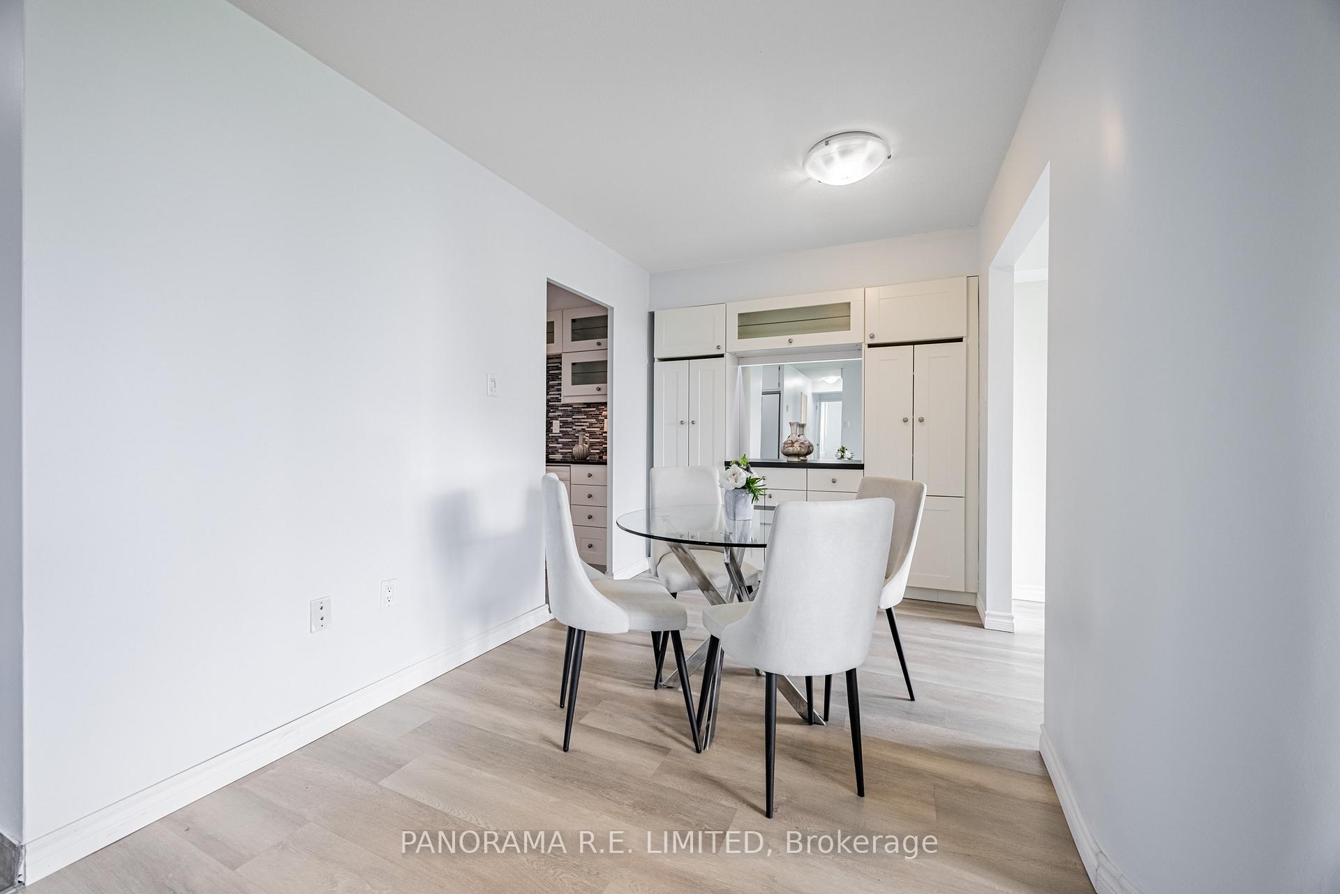 4 Bedrooms Condo at 15 La Rose, Toronto For sale