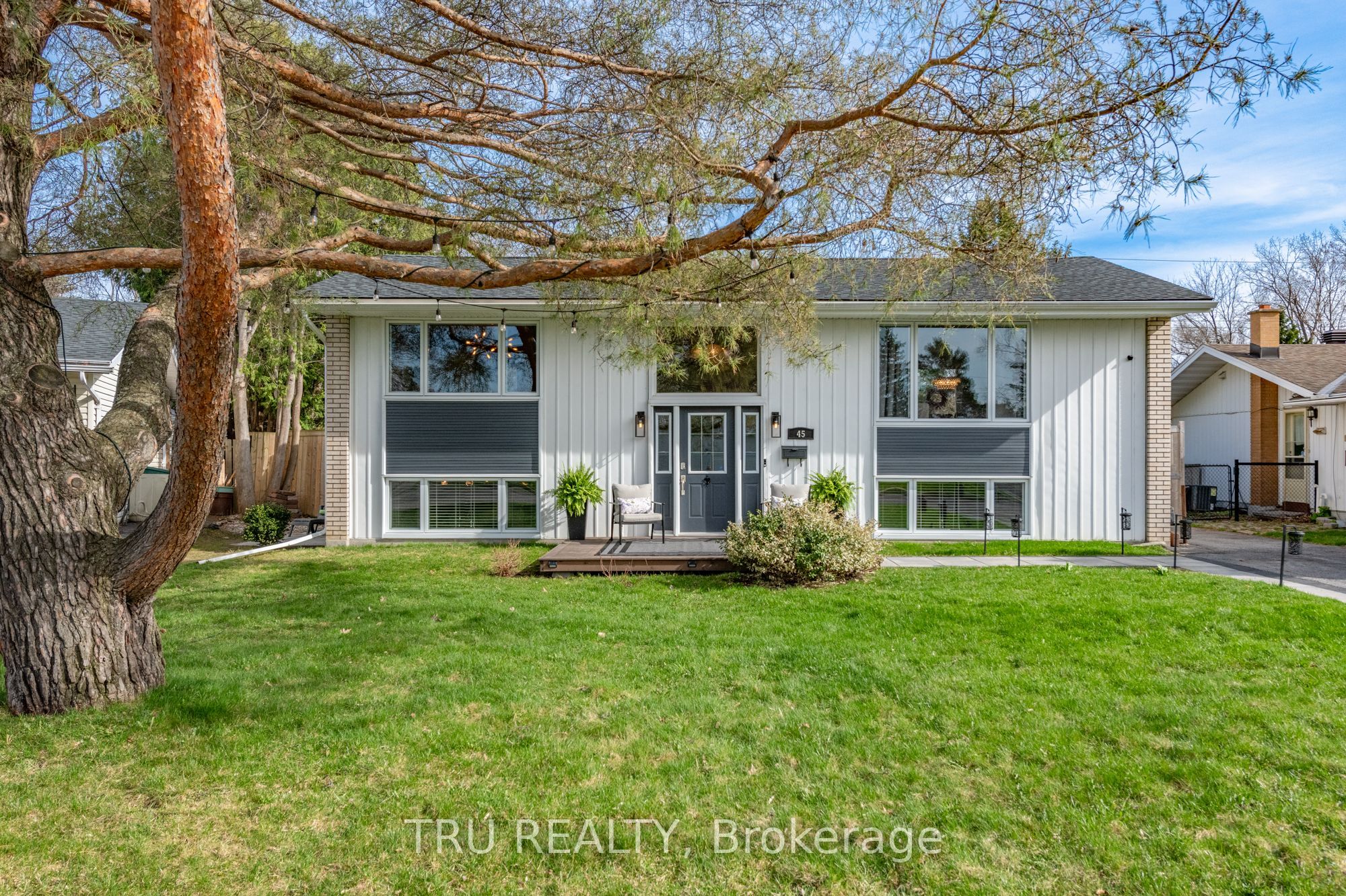 45 Dayton Crescent, SouthofBaselinetoKnoxdale, ON K2H 7N8
