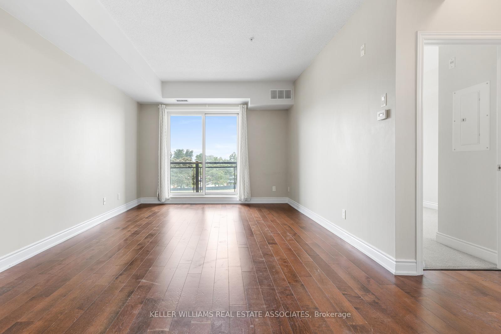 2 Bedrooms Condo at 3170 Erin Mills, Mississauga For sale