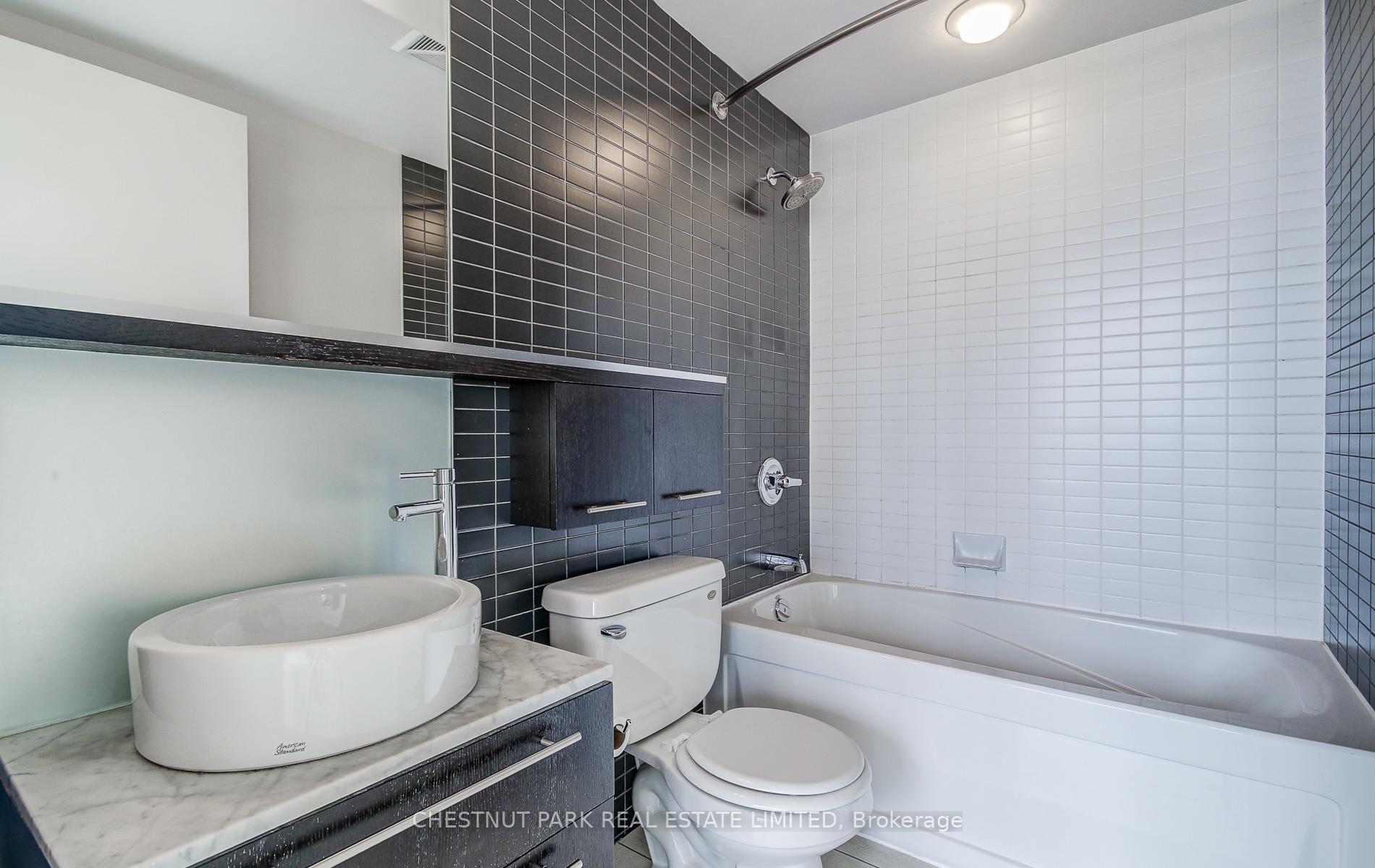 2 Bedrooms Condo at 25 Carlton, Toronto For sale