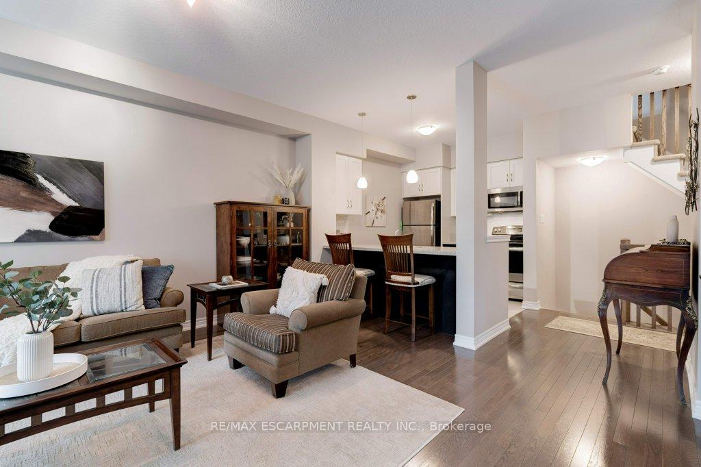 2 Bedrooms Condo at 257 Parkside, Hamilton For sale