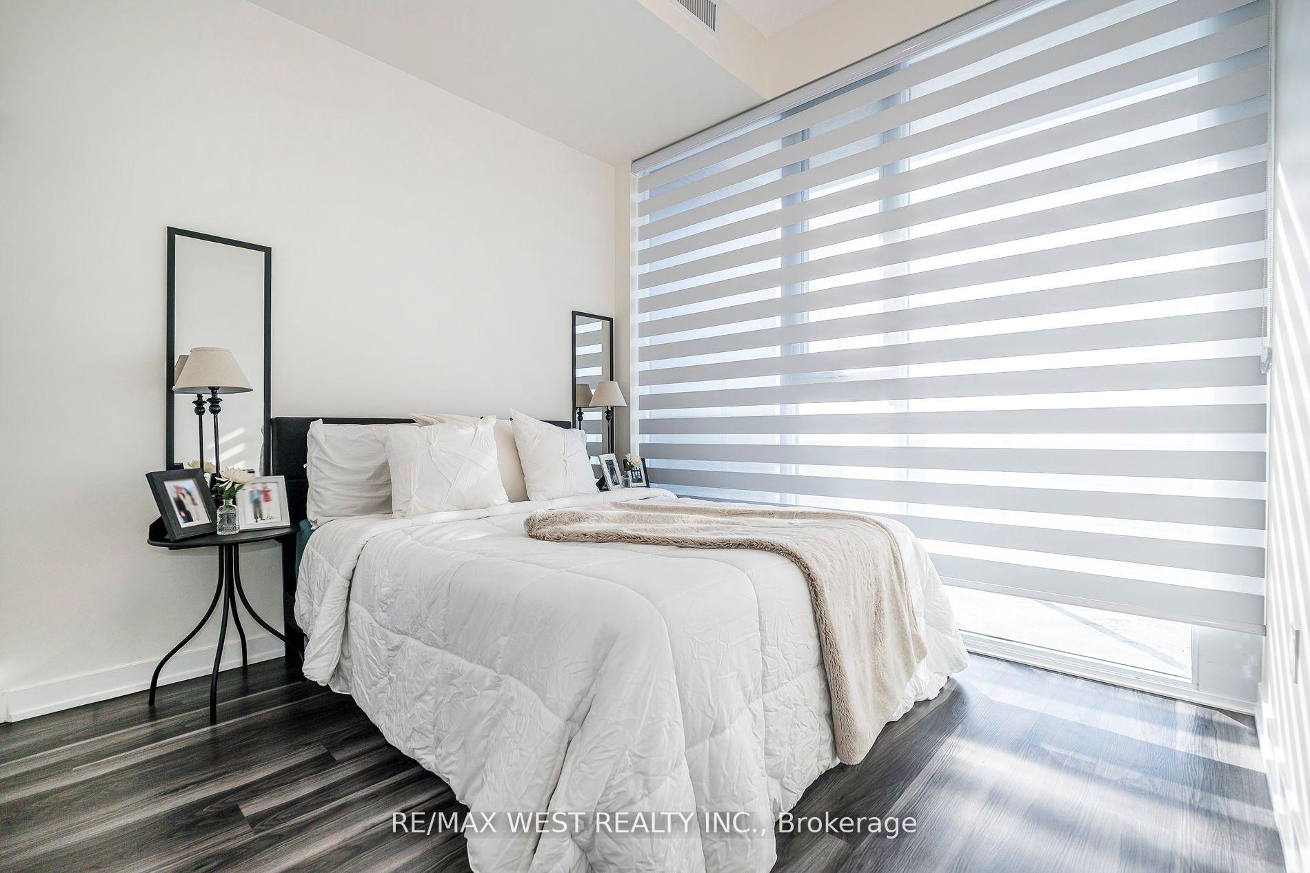 2 Bedrooms Condo at 859 The Queensway, Toronto For sale