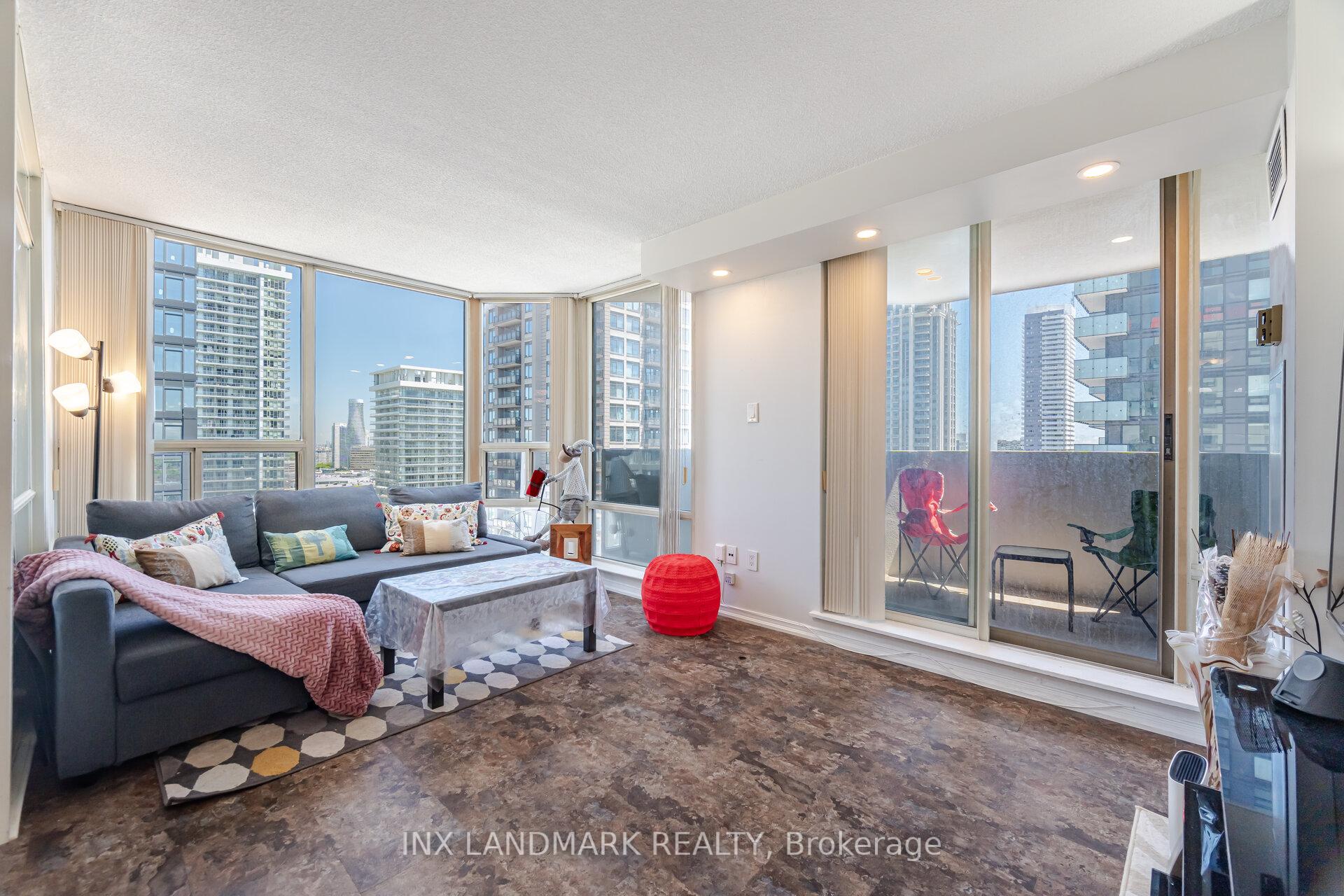 3 Bedrooms Condo at 330 Rathburn, Mississauga For sale