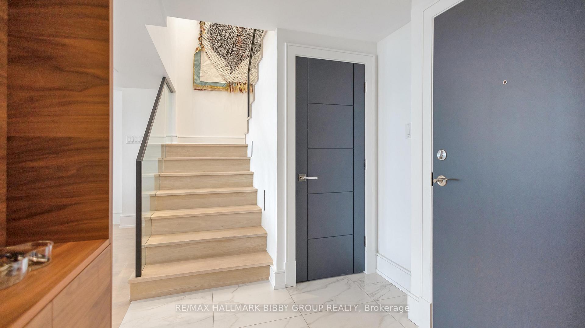 3 Bedrooms Condo at 99 Harbour, Toronto For sale