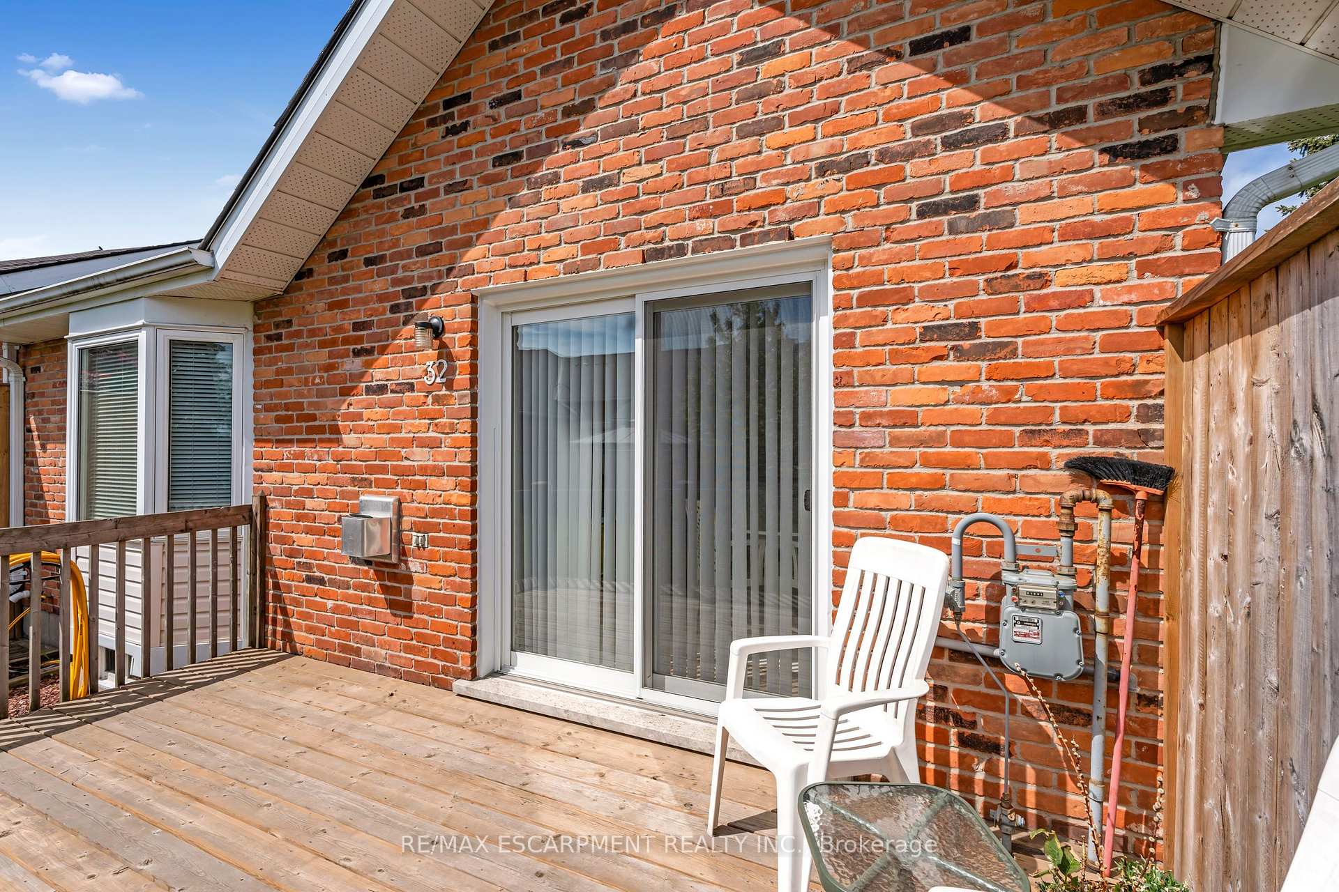 2 Bedrooms Condo at 810 Golf Links, Hamilton For sale