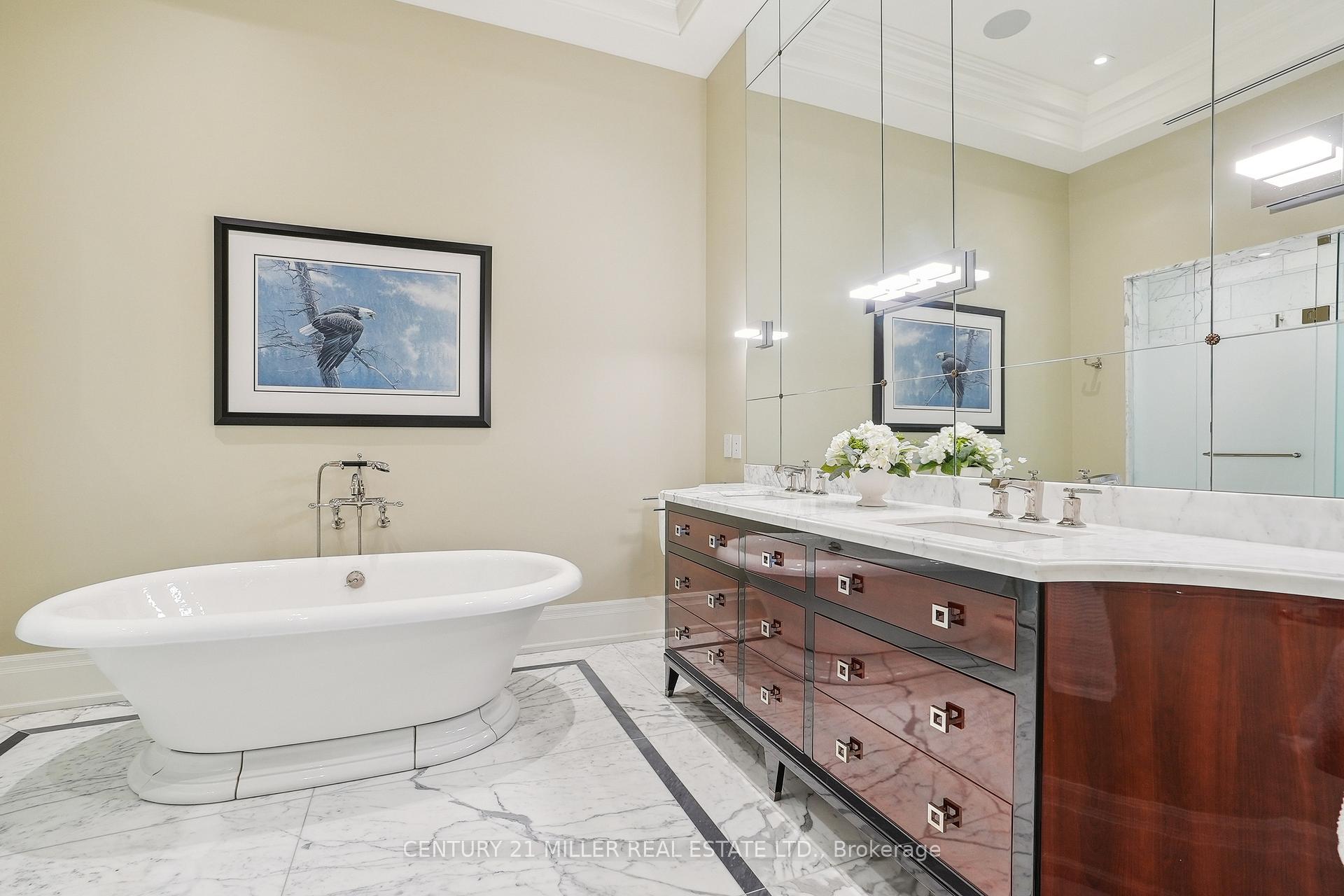 2 Bedrooms Condo at 300 Randall, Oakville For sale
