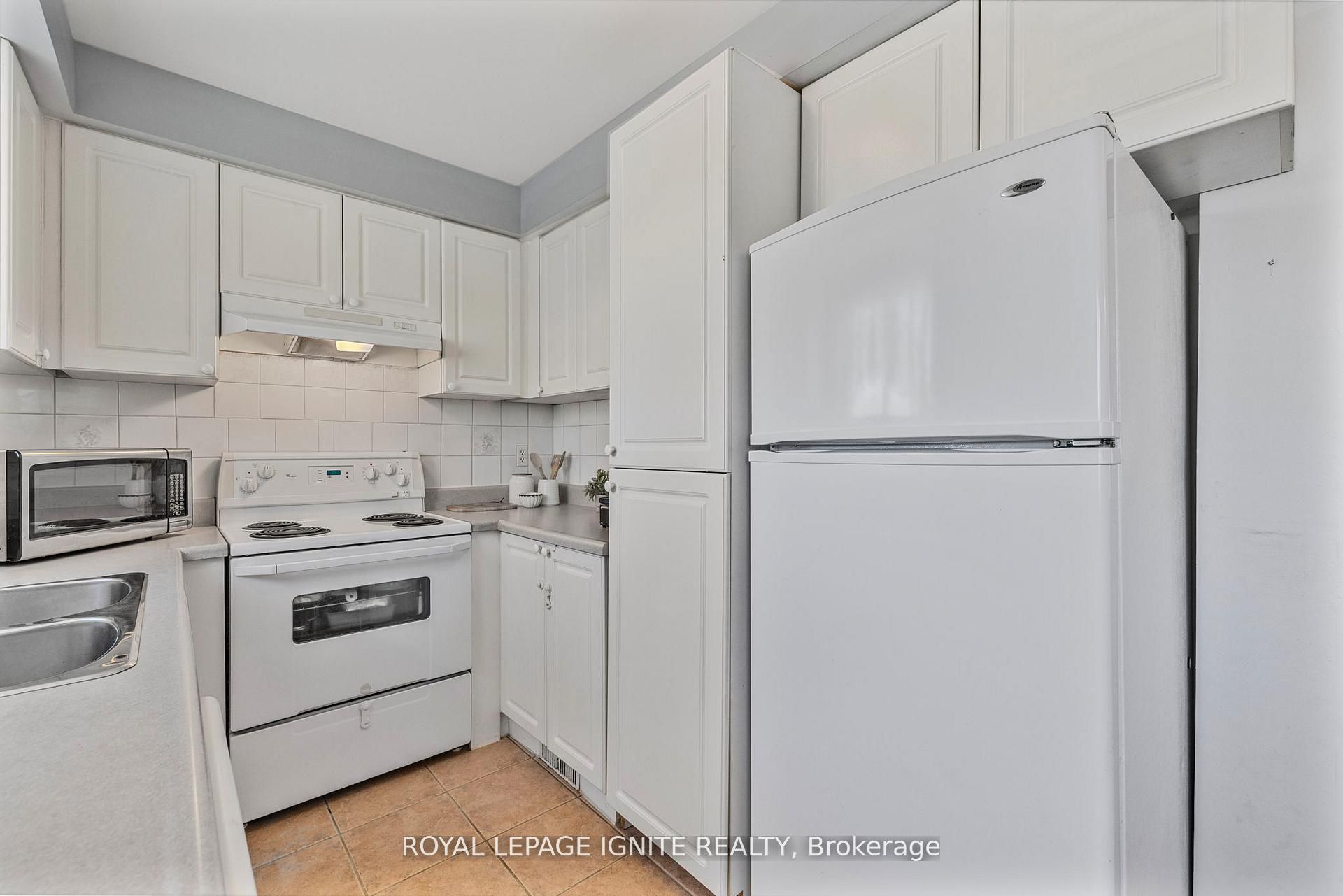 12 Eli Shackleton Court