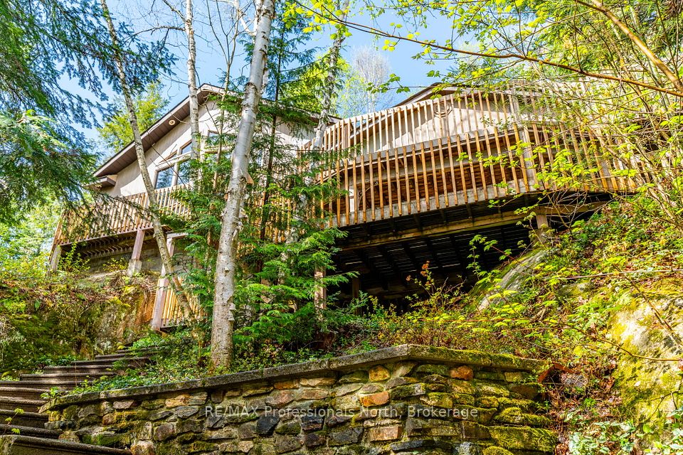 6213 Kennisis Lake