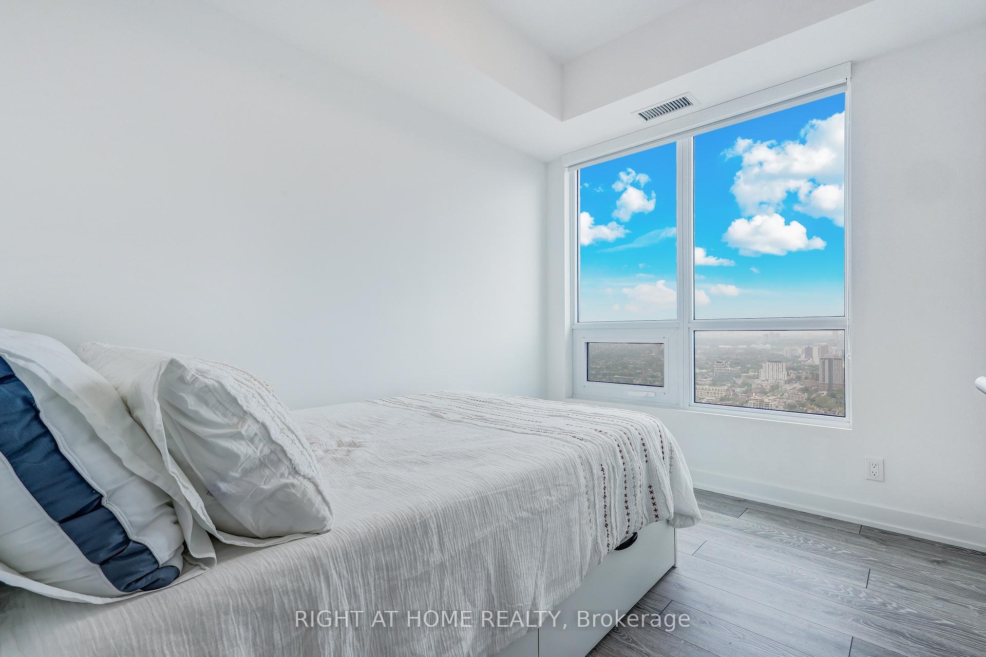 3 Bedrooms Condo at 108 Peter, Toronto For sale