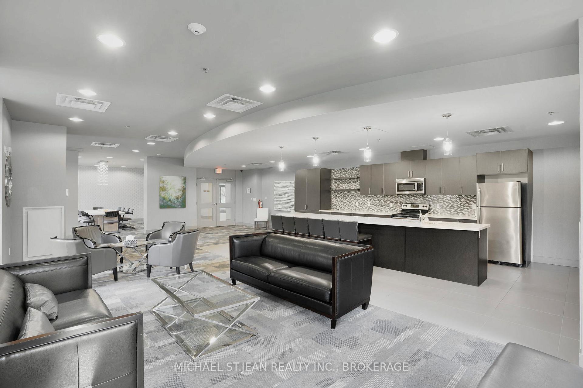 1 Bedroom Condo at 90 Charlton, Hamilton For sale