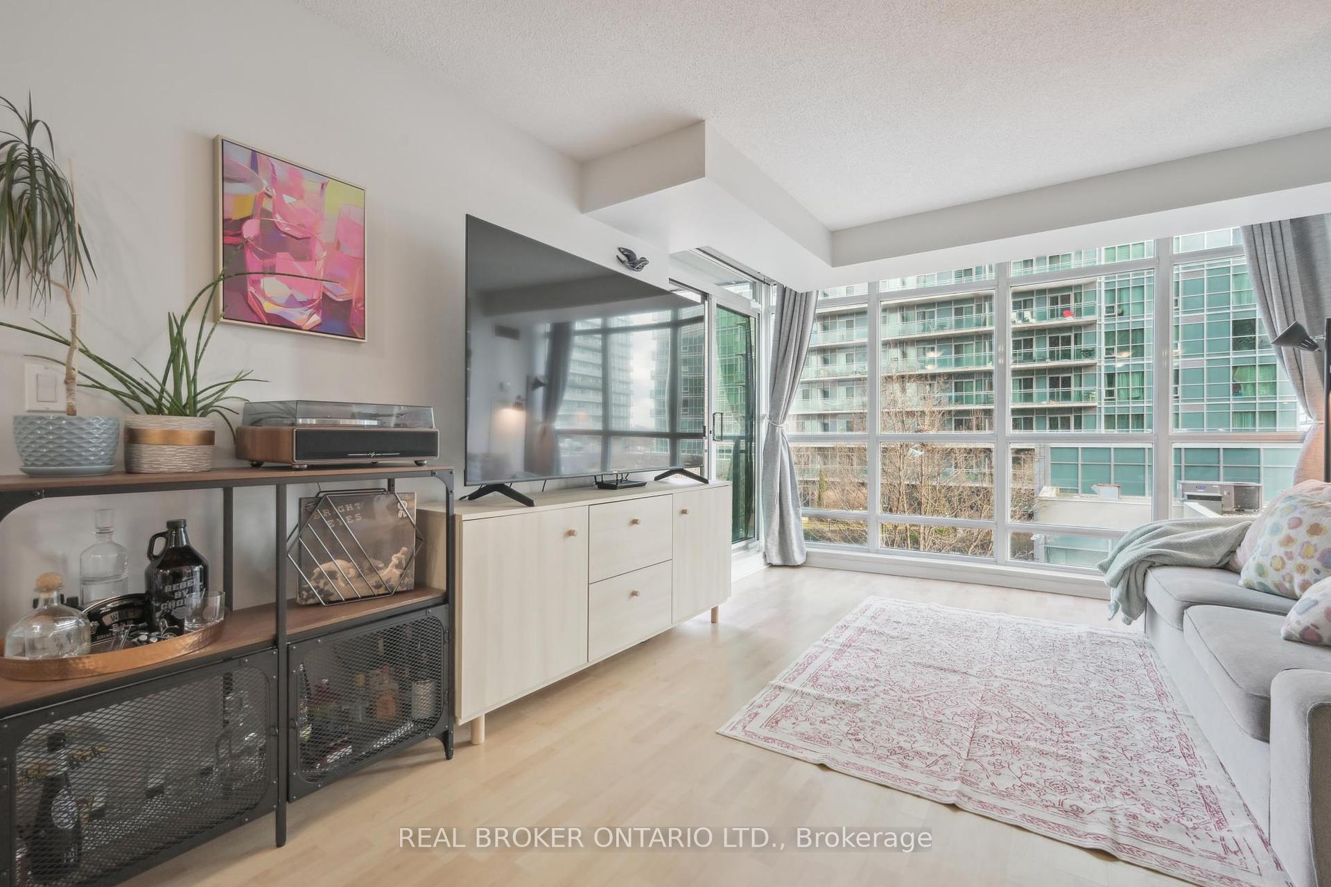3 Bedrooms Condo at 185 Legion, Toronto For sale