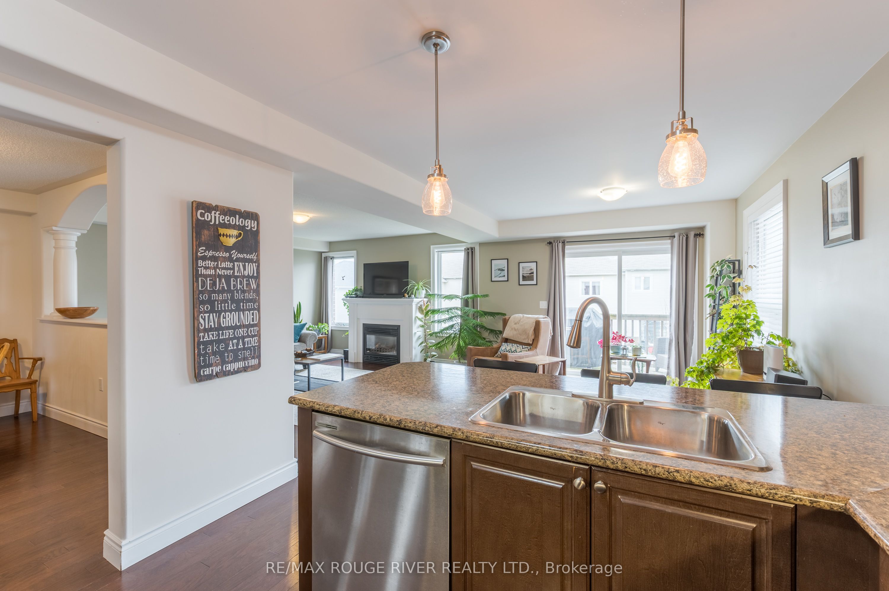 325 Florence Drive, Smith-Ennismore-Lakefield, ON K9J 6X3