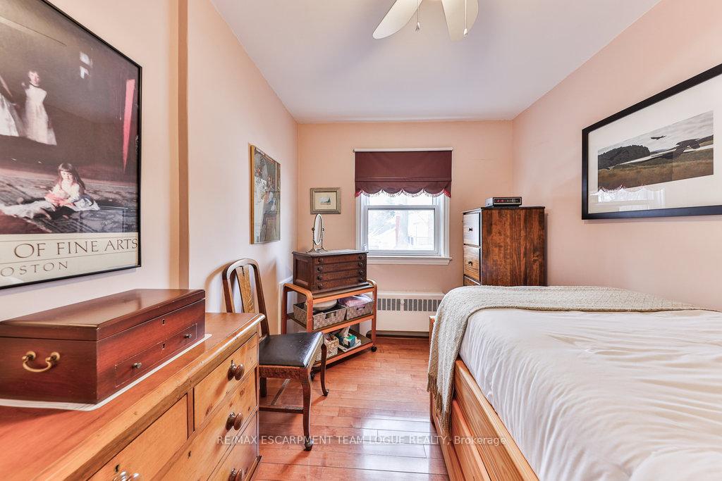 2 Bedrooms Co-op at 288 Reynolds,  Oakville For sale