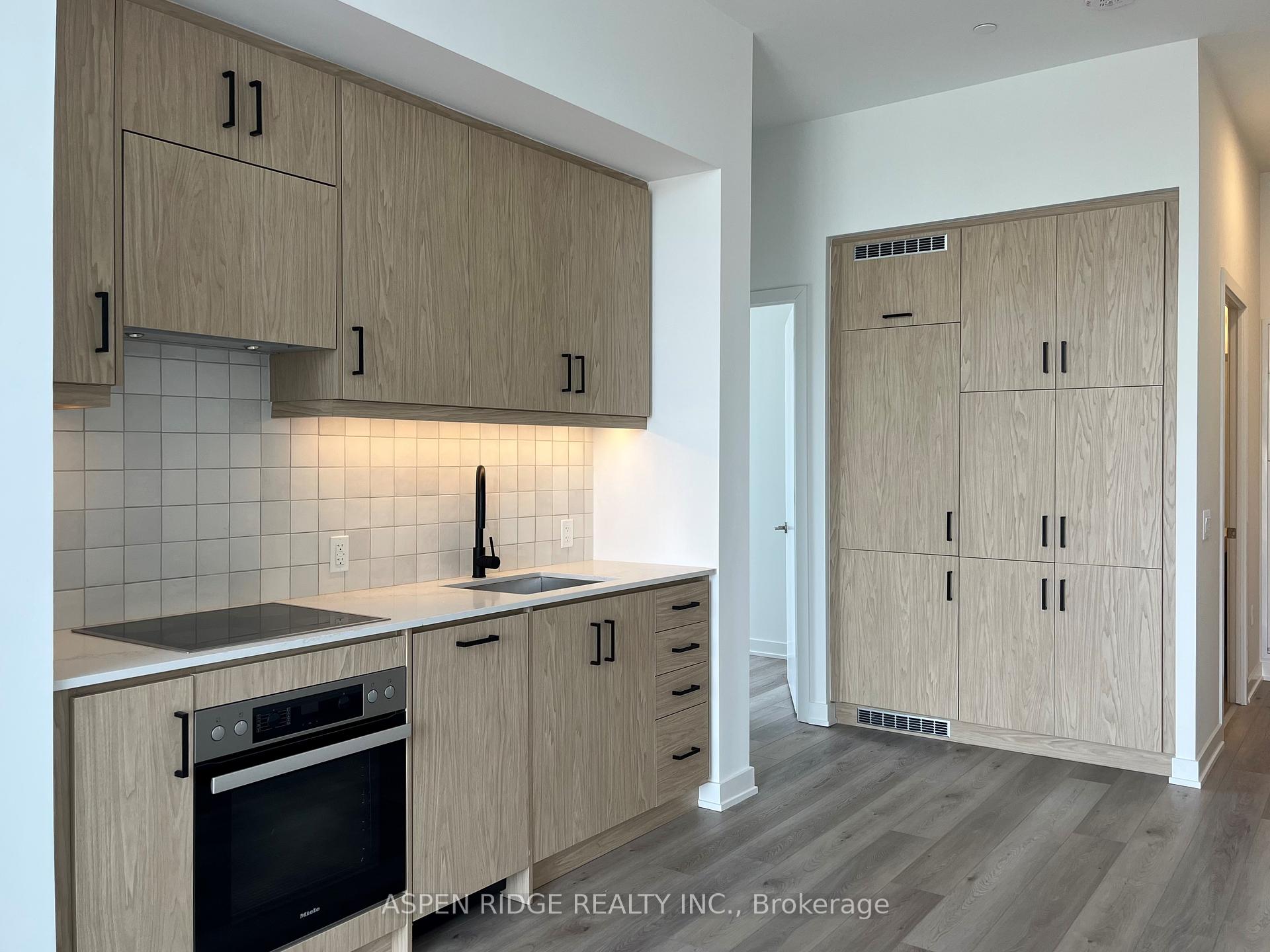 3 Bedrooms Condo at 9 TECUMSETH,  Toronto For sale
