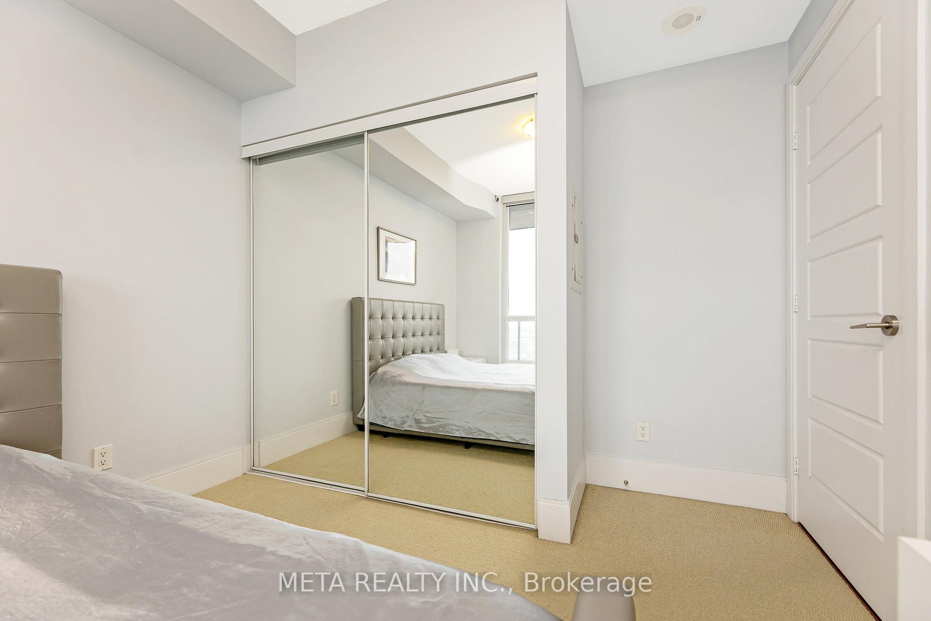 2 Bedrooms Condo at 15 Viking,  Toronto For sale