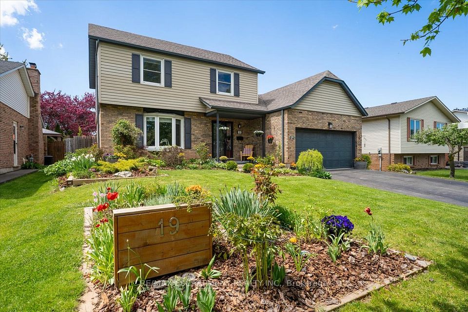 19 BAL HARBOUR Drive, Grimsby, ON L3M 4P4