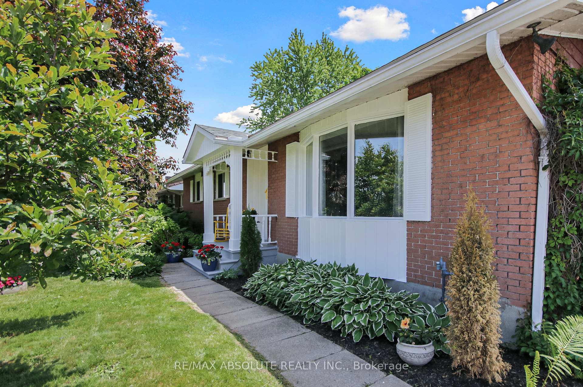 36 Knoxdale Road, SouthofBaselinetoKnoxdale, ON K2G 1A3 ; MLS ID: X12221217