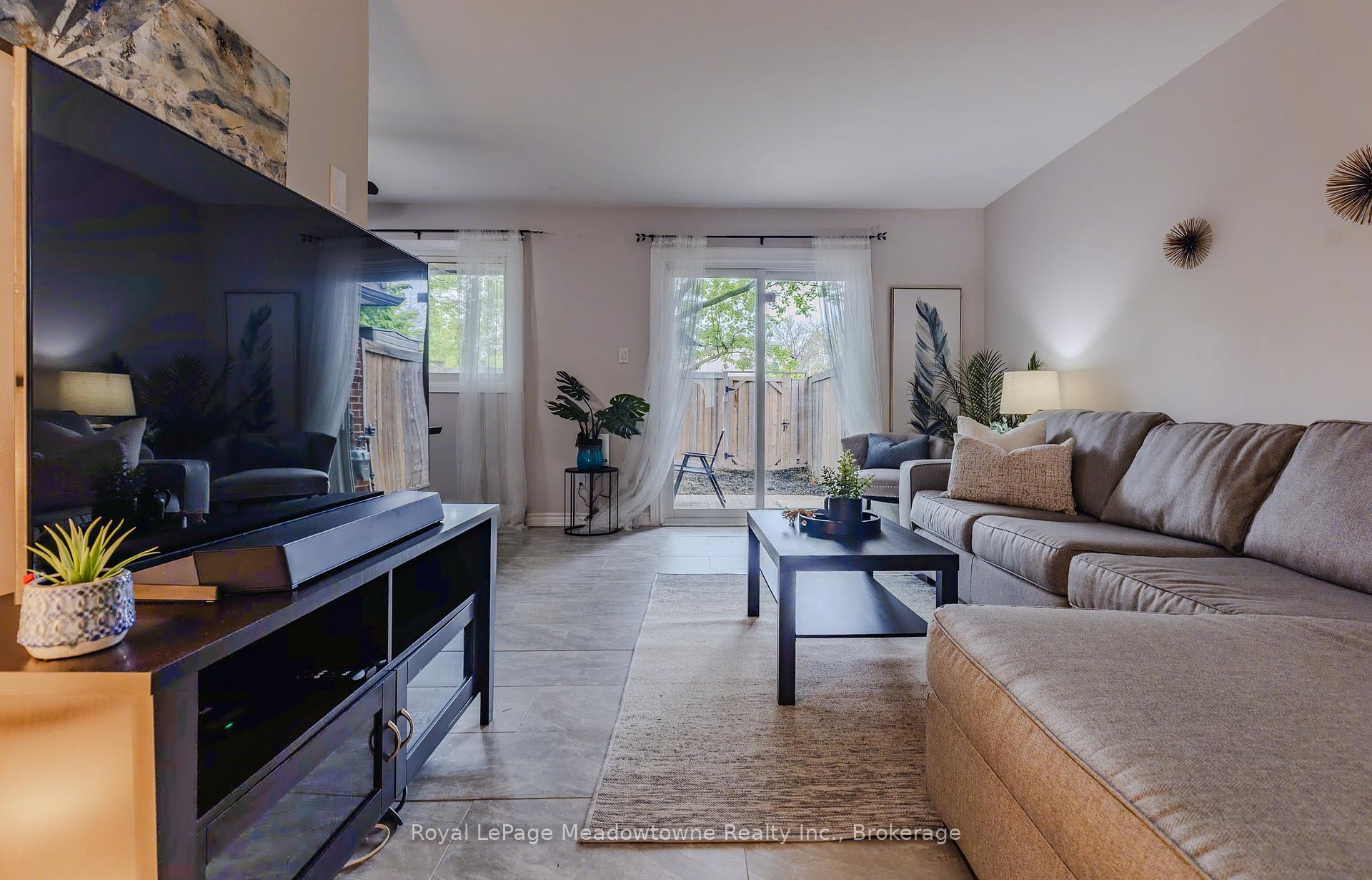 3 Bedrooms Condo at 6240 Montevideo, Mississauga For sale
