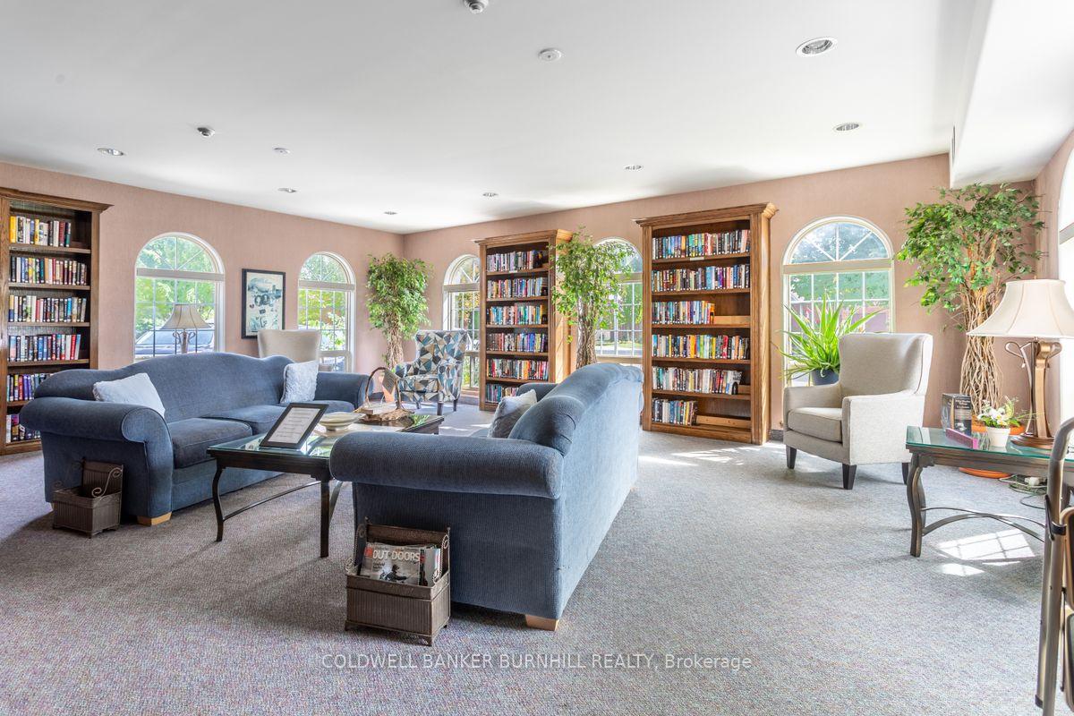 2 Bedrooms Condo at 56 Northern Breeze, Hamilton For sale